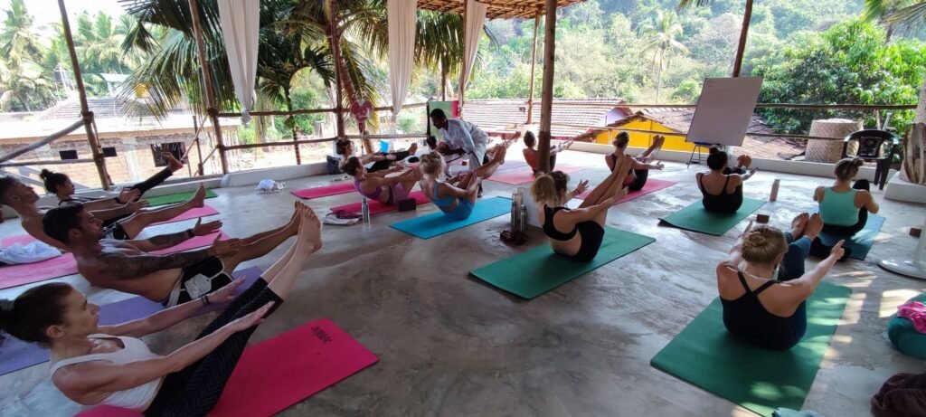 5 AMAZING BENEFITS OF ATTENDING A YOGA TEACHER TRAINING COURSES