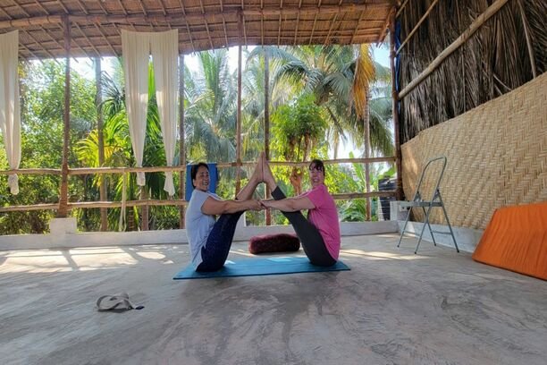HOW TO CHOOSE MOST AFFORDABLE SCHOOL FOR YOGA TEACHER TRAINING IN INDIA